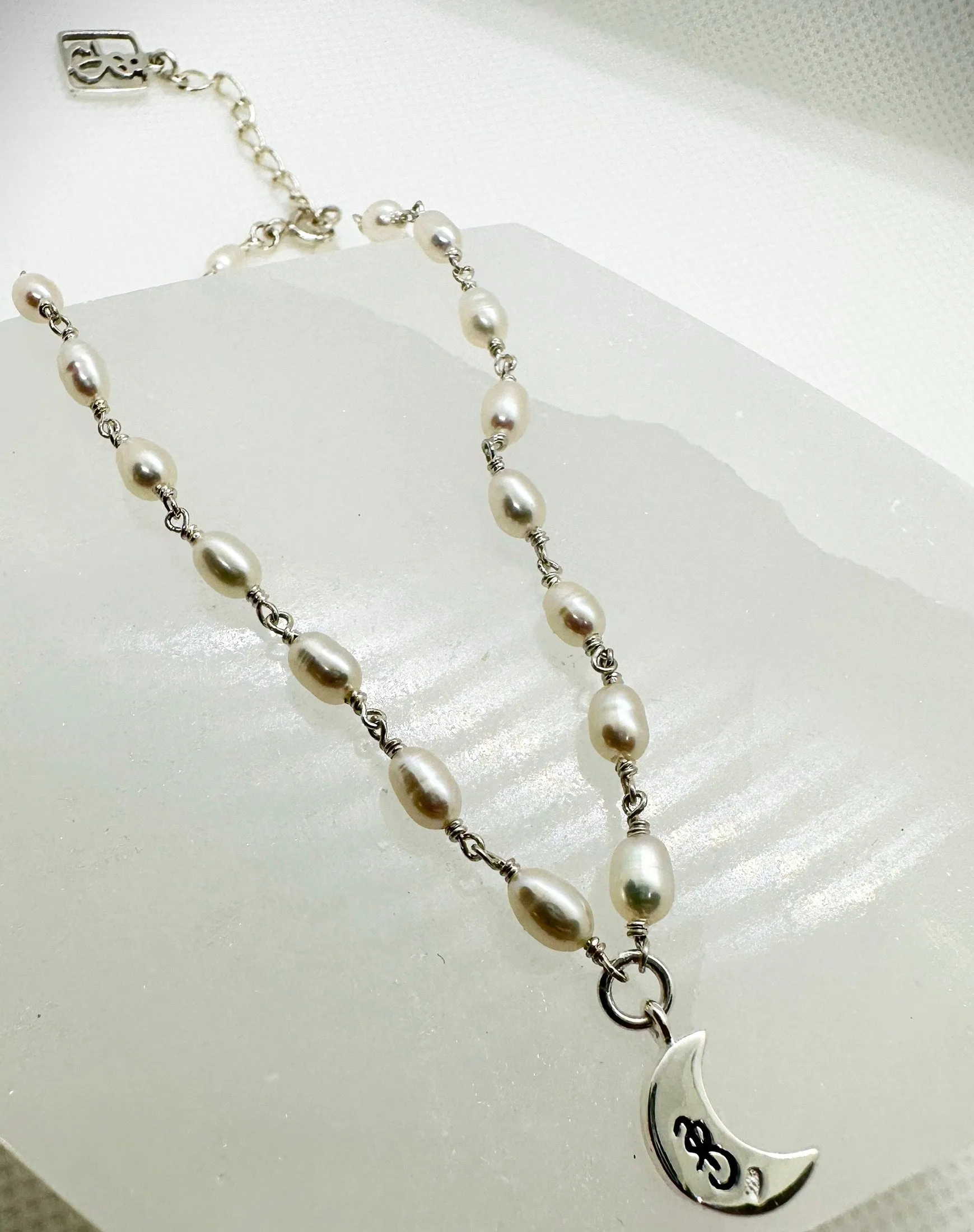 Anklet With White Pearls & Moon