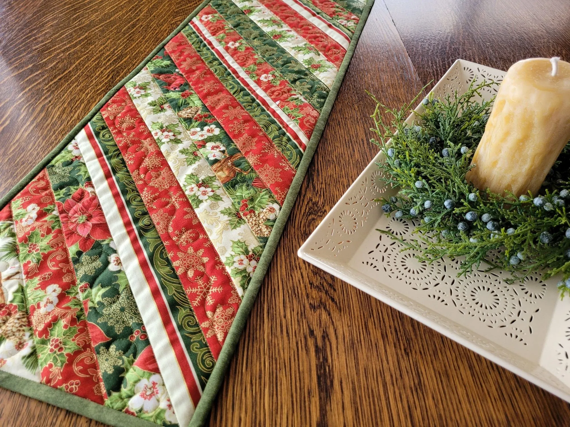 Christmas Table Runner in Diagonal Stripes