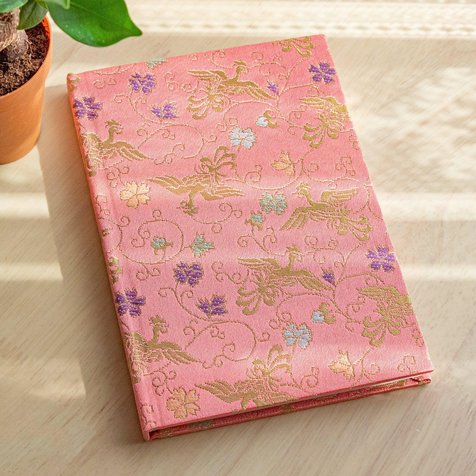 Nishijin Textile Golden Phoenix and Arabesque Pink Notebook (B6)